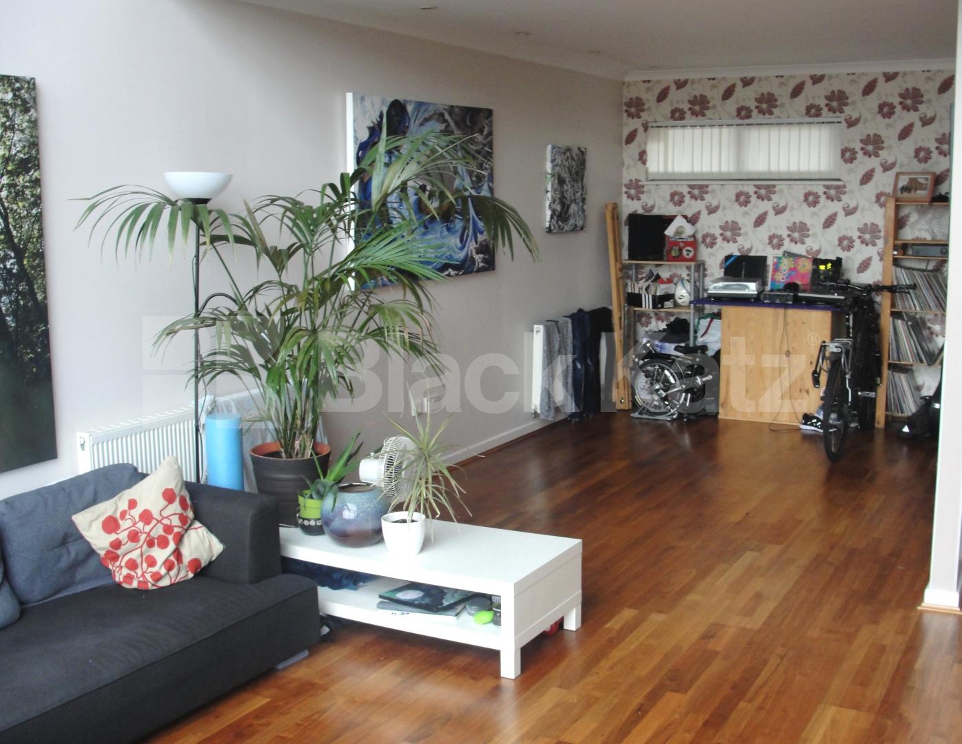 			2 Bedroom, 1 bath, 1 reception Penthouse			 Crown Place Apartment, Varcoe Road, Bermondsey